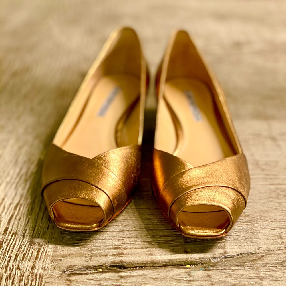 *Like New* Via Spiga Spiced Gold Elaine Wedge